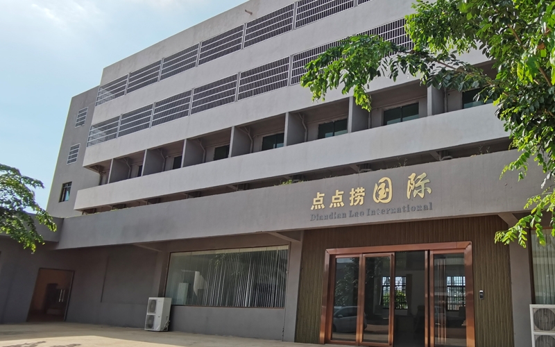 集團精英團隊潛心十載，秉承著高規格、高標準、高品質的原則，致力于**開福區商業煥新升級，不斷突破傳統商業邊界，樹立開福區標桿項目。相信擁有情懷、品質及實力的“PARK”定會在長沙商業地產史上留下濃墨重彩的一筆。彩虹，象征著繽紛、絢麗、萬般美好，PARK，將以**璀璨的姿態，綻放萬般精彩。PARK產品發布會暨主力商家簽約儀式于珠江花園酒店三樓宴會廳盛裝舉行，重磅嘉賓、客戶、簽約商家的蒞臨，使得整個產品